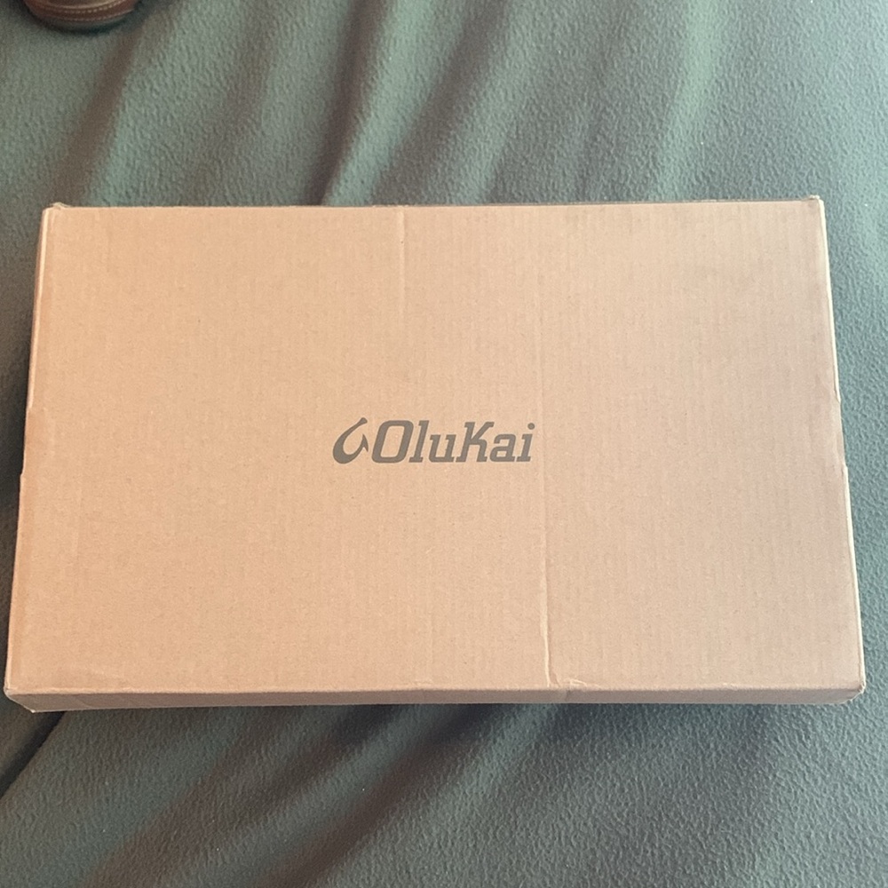 OluKai Moloa Men’s waxed nubuck leather slip ins with box. Color Toffee. Size 11 - Picture 6 of 11